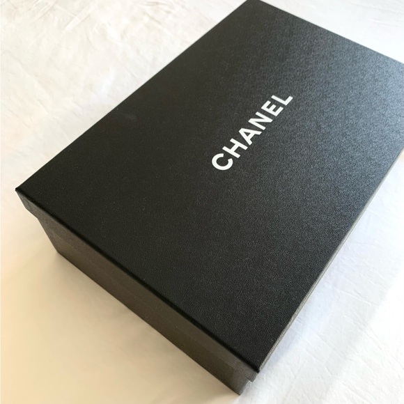 Authentic CHANEL Black Leather Sandals - Picture 13 of 13
